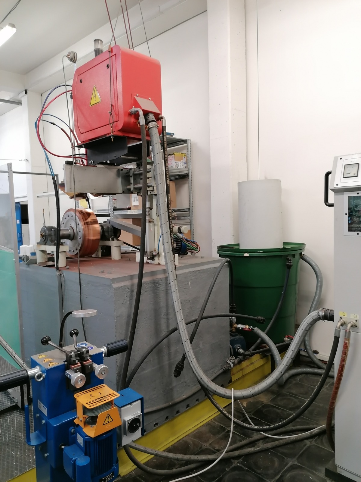 <div style="font-size: 28px;" data-customstyle="yes">Ремонтные работы на производстве:<br />Производство специальной металлической ленты</div>