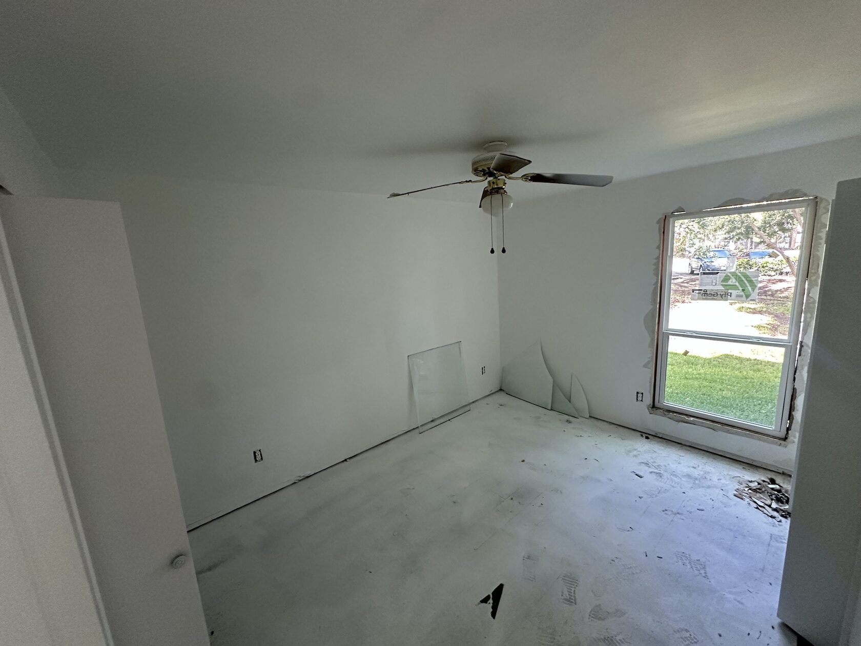 Original condo interior before the complete renovation, photo 4