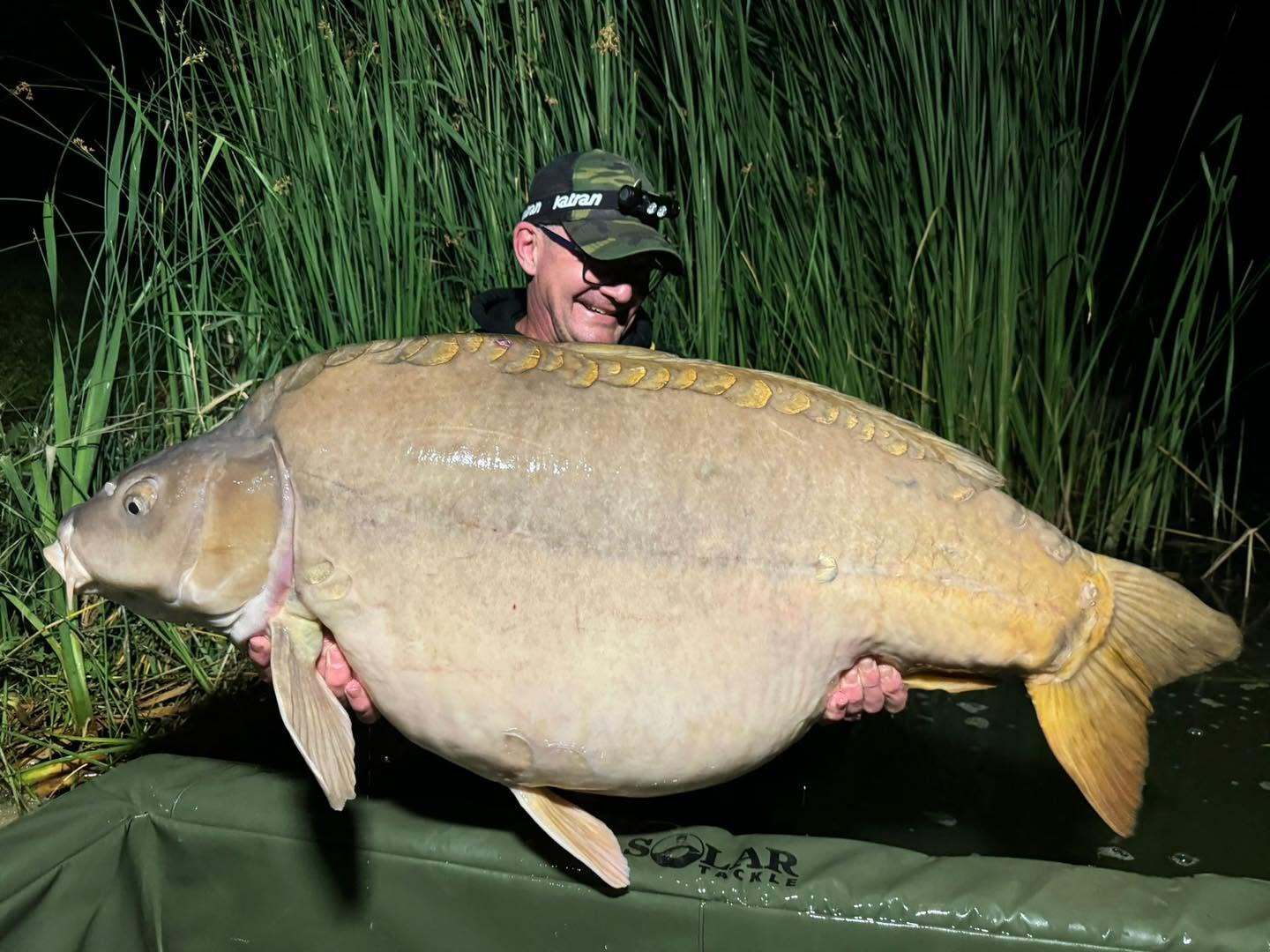Angler using the Katran W/B 460 PRO headlamp