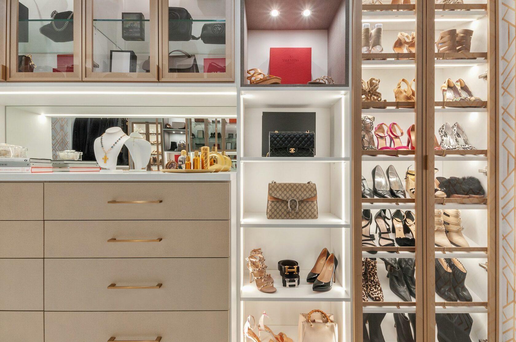 Dressing organisé luxe blanc