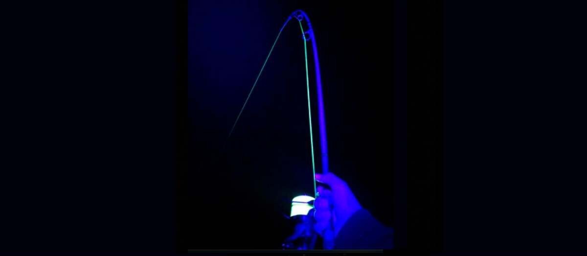 Katran line glowing under the W/B 460 PRO blue beam