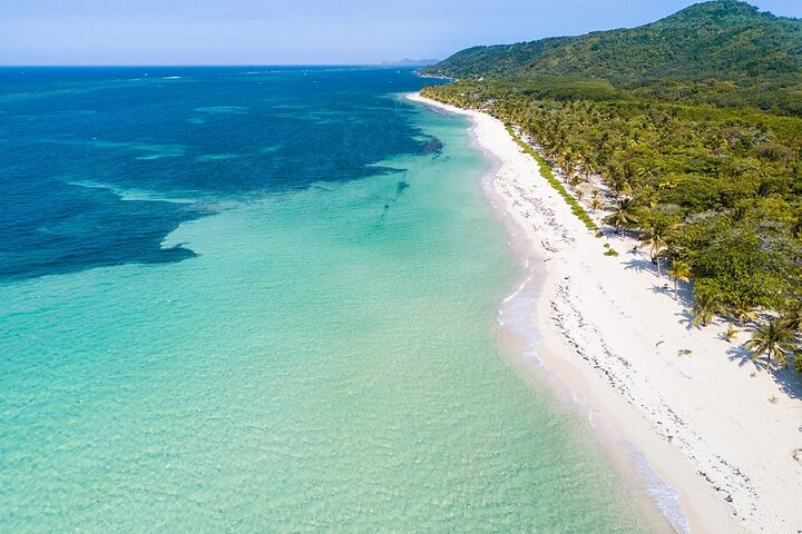 Discover Camp Bay Beach, Roatan: Your Ultimate Travel Guide