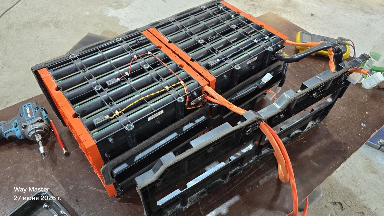 Porsche Cayenne coffre ouvert batterie extraite