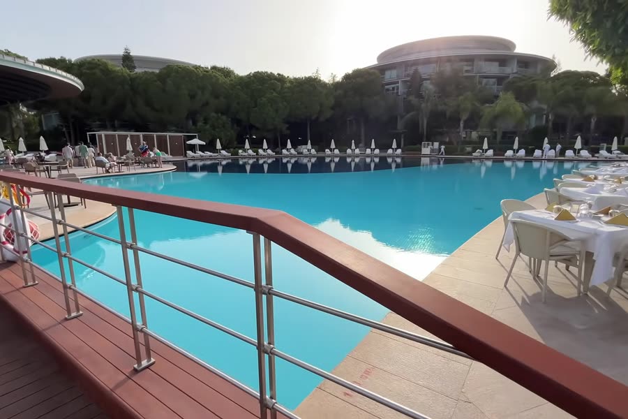 Басейн — Calista Luxury Resort