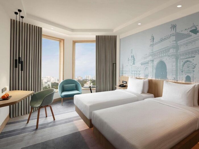 Номер Novotel Mumbai Beach