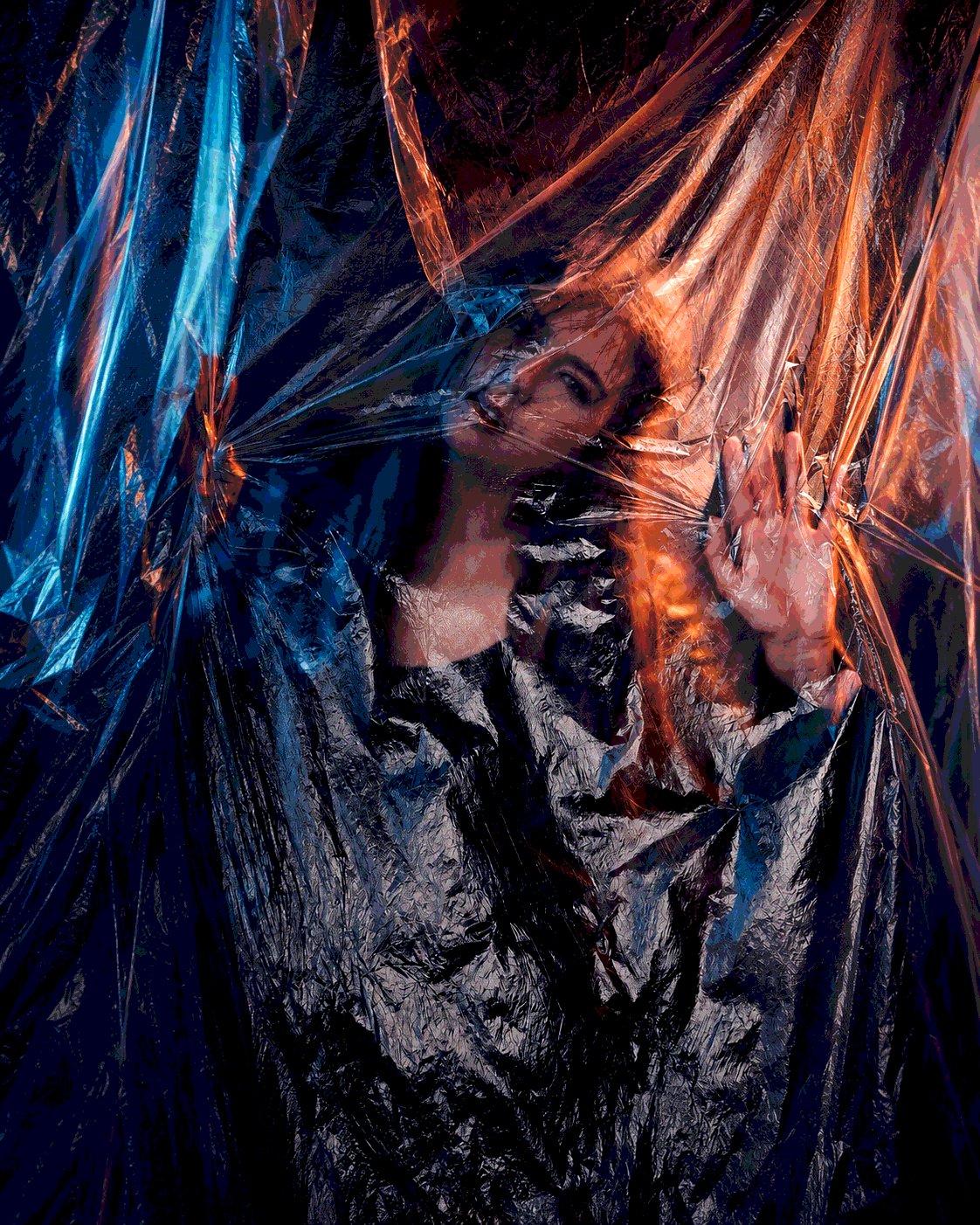 Beauty — дівчина в помаранчево-блакитній плівці