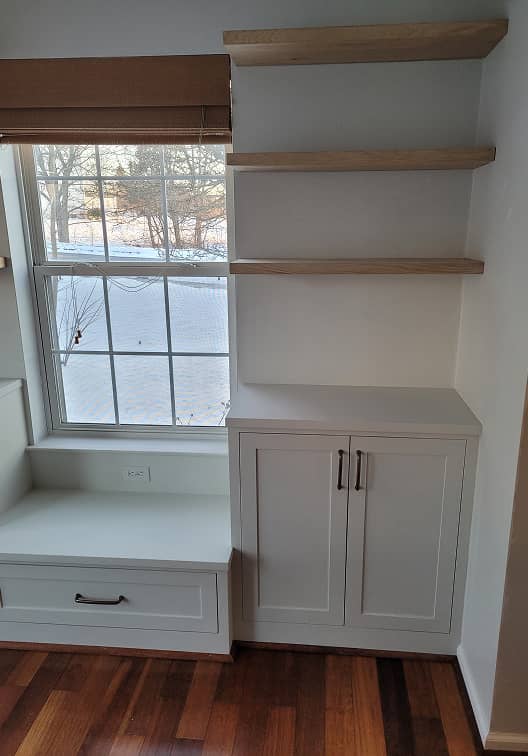 Living room window built-in storage area with a bench