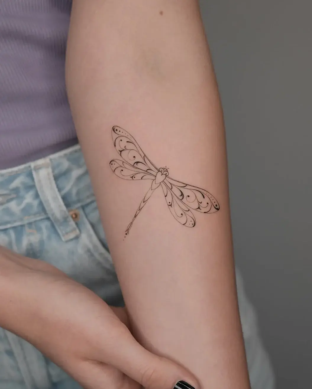 Fine Line Tattoo Beispiel 2 - Brennnessel Tattoo Berlin