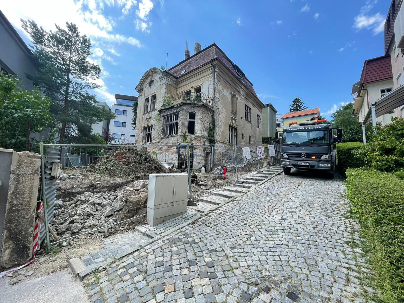 Príprava terénu pri rekonštrukcii vily
