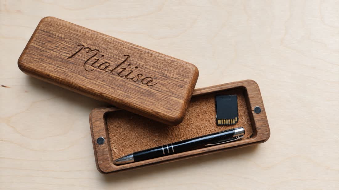 Engraved gift case