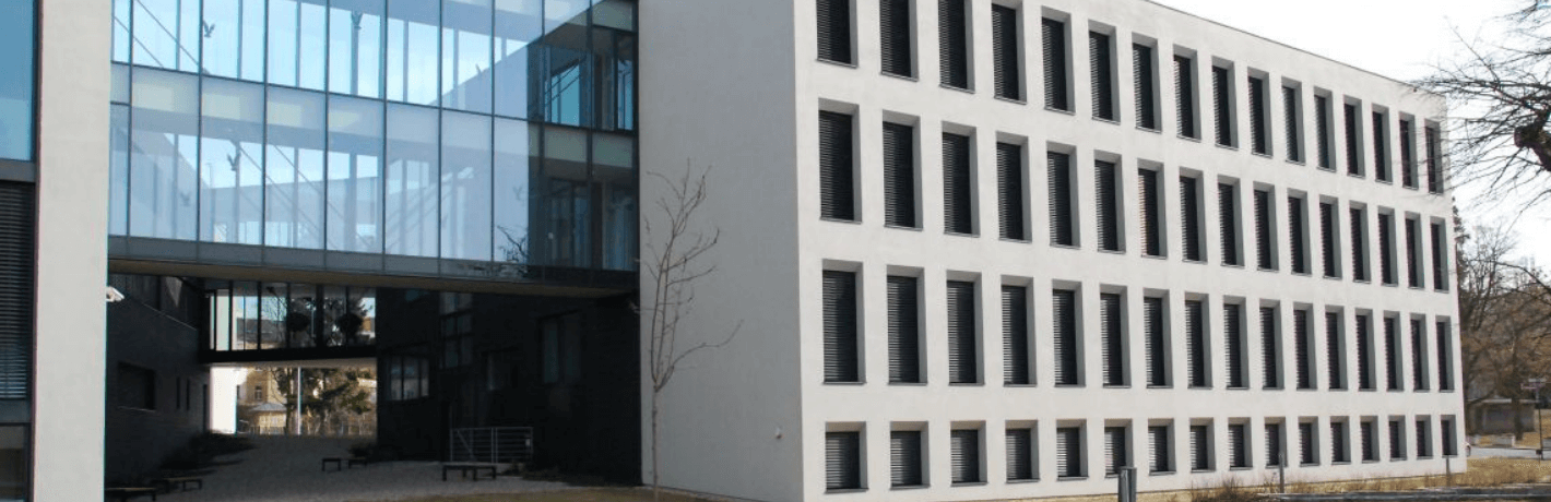 Мы расскажем Вам о самых лучших частных ВУЗах Чехии для изучения экономики. В какие университеты нужно целиться, чтобы за тобой гонялись топовые корпорации и ведущие консалтинговые агентства?