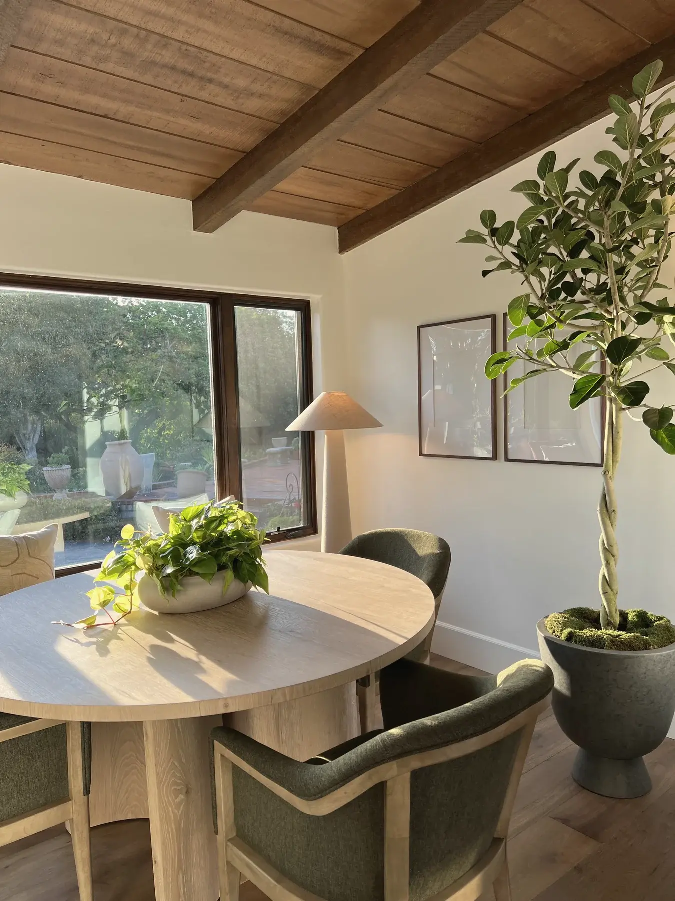 Dining nook with a slender tree and a table arrangement