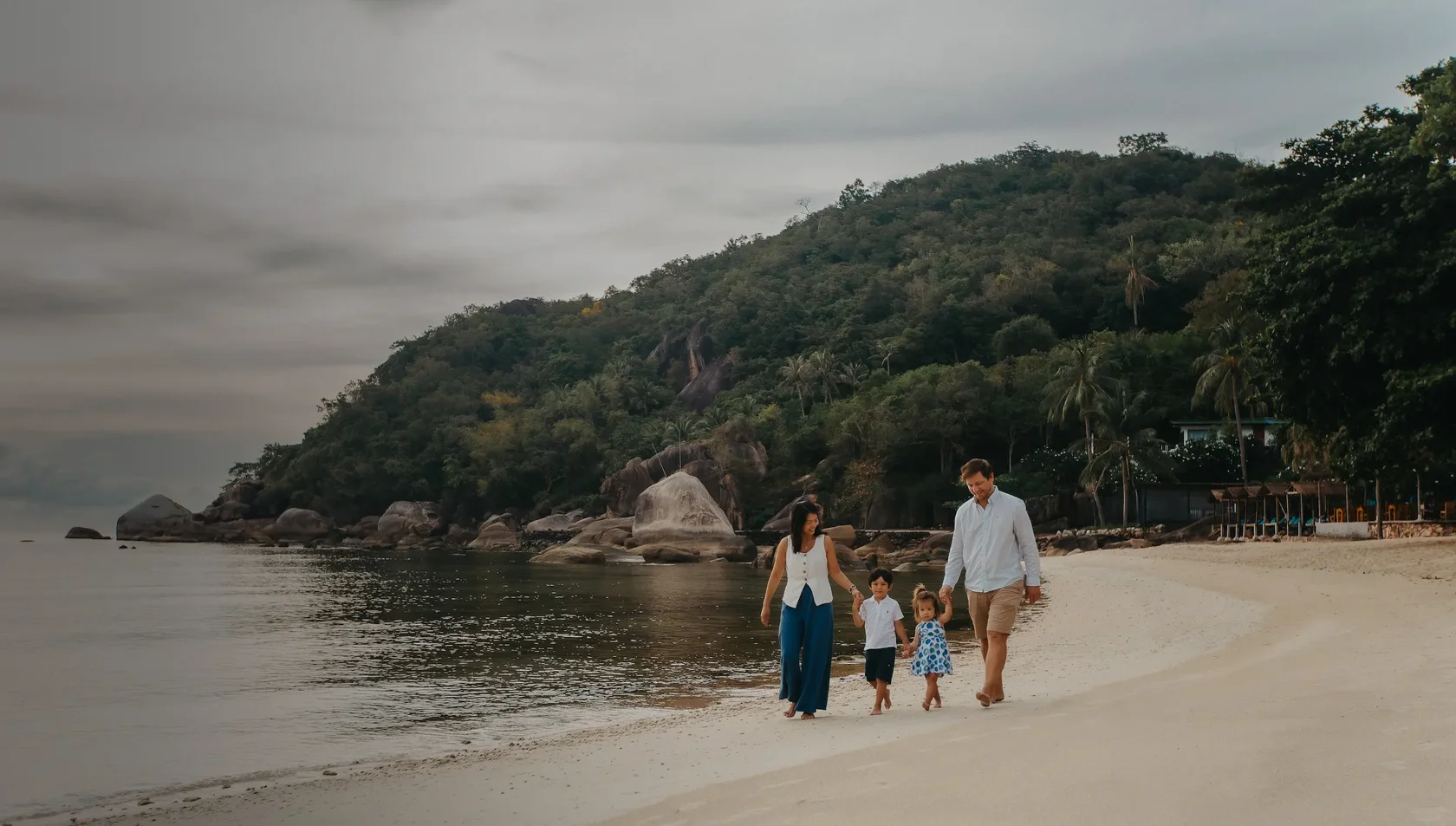Family photoshoot at Silver Beach Koh Samui — natural sunrise portraits