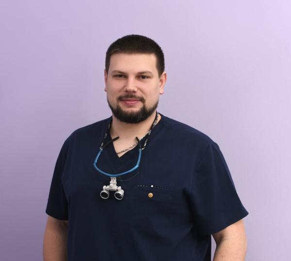 Микита Солошенко, хірург-імплантолог Synergy Dental Clinic, Дніпро