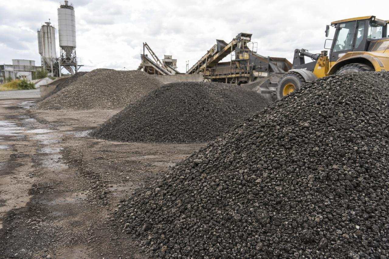 Обработен и разделен reclaimed asphalt RAP в асфалтова база