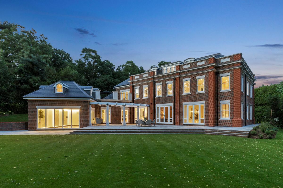 Вентворт Истейт (Wentworth Estate) — закрытый элитный посёлок в графстве  Суррей