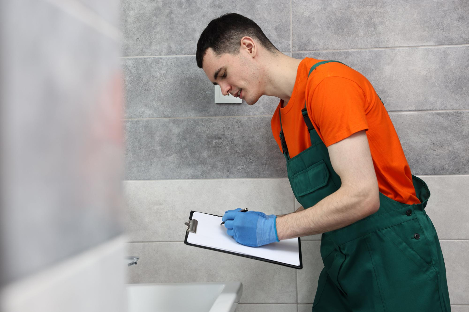 Aufmaß und Bestandsaufnahme im Badezimmer