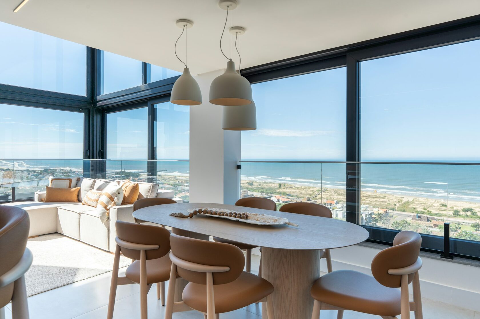 Penthouse mit großer Dachterrasse und Panorama über die Küste