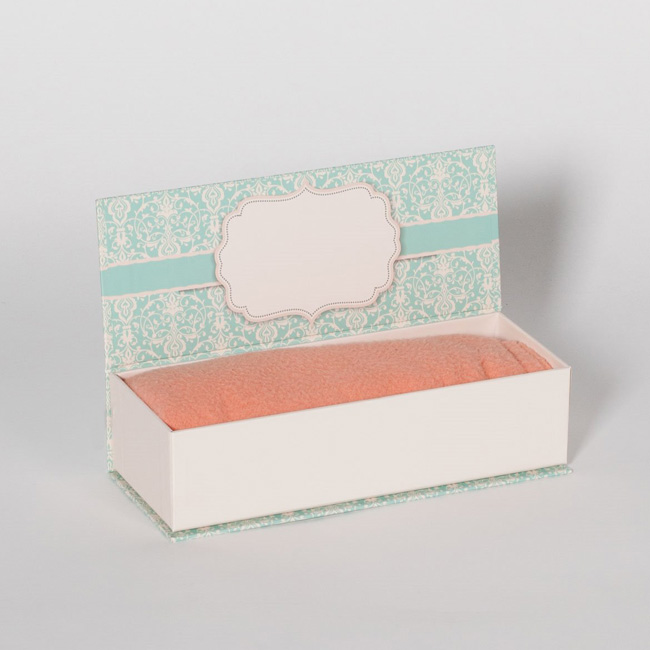 Подаръчен комплект с луксозна кутия и кърпа за коса