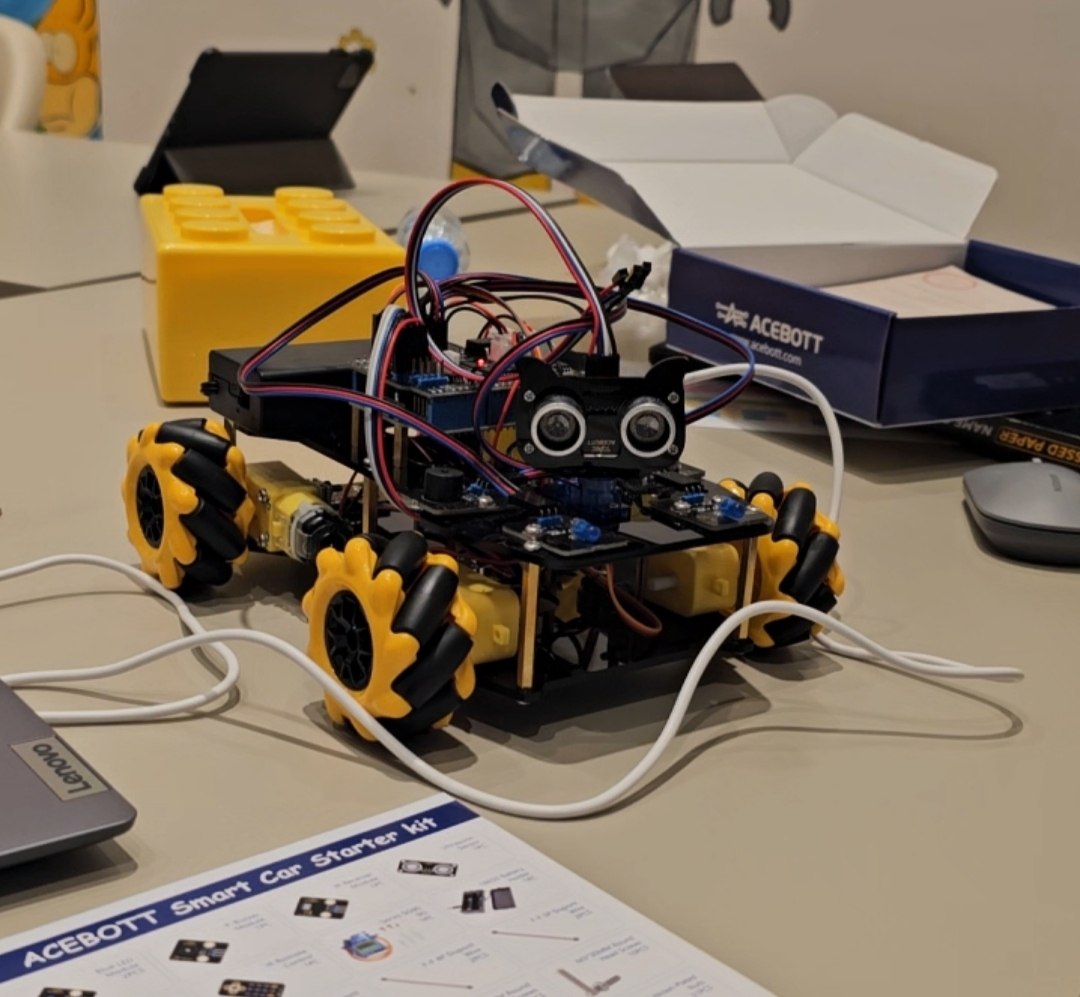 Advanced robotics class for students ages 9 and above