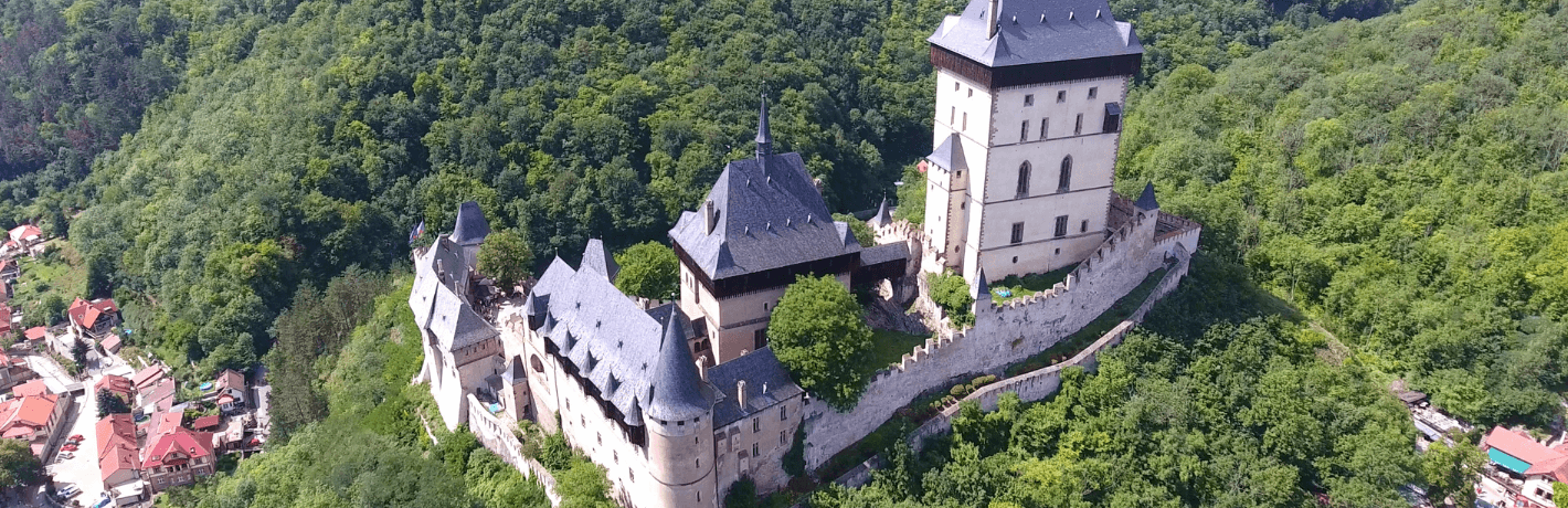 Не знаете чем заняться в свободное время в Чехии? Посетите замок Карлштейн, который точно останется в Вашей памяти!