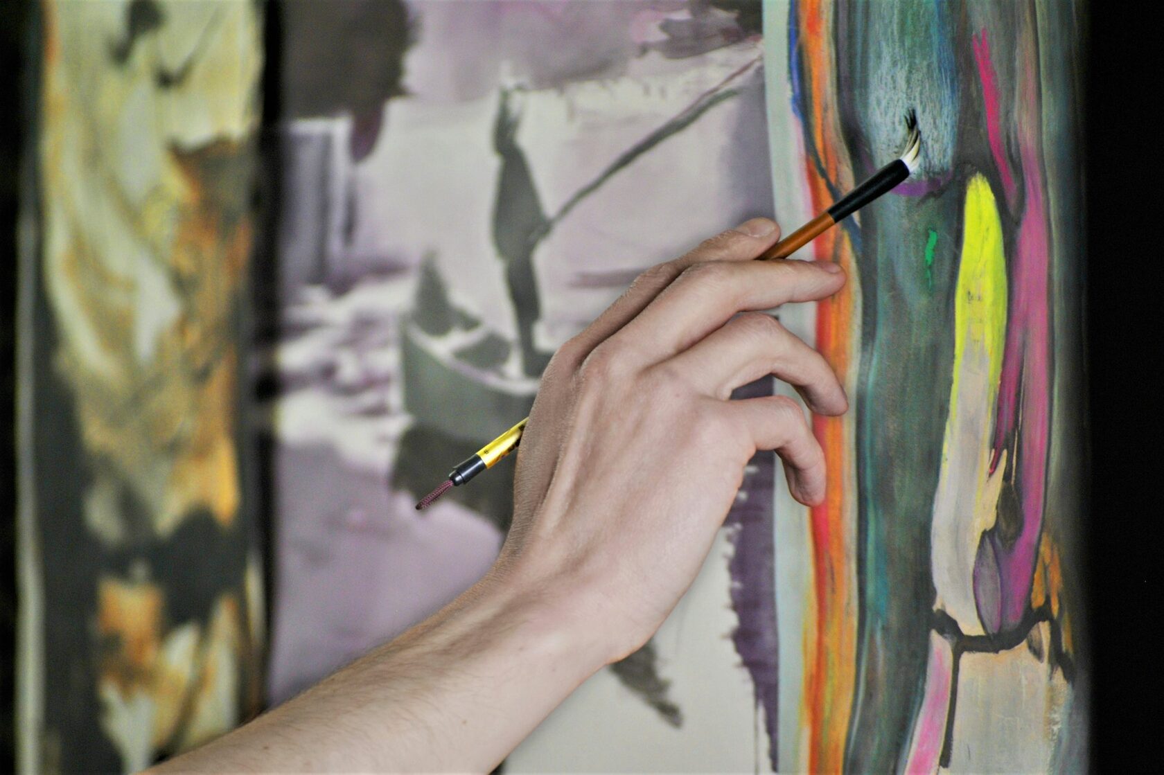 Close-up of Tamara Lović's working process on canvas