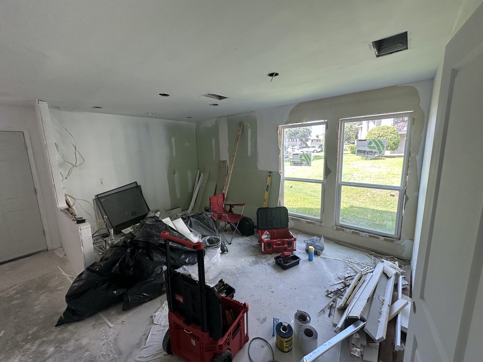 Original condo interior before the complete renovation, photo 5