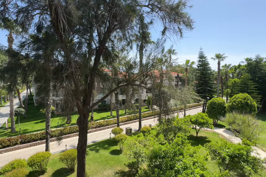 Вид із балкона на територію — Sirene Belek Hotel