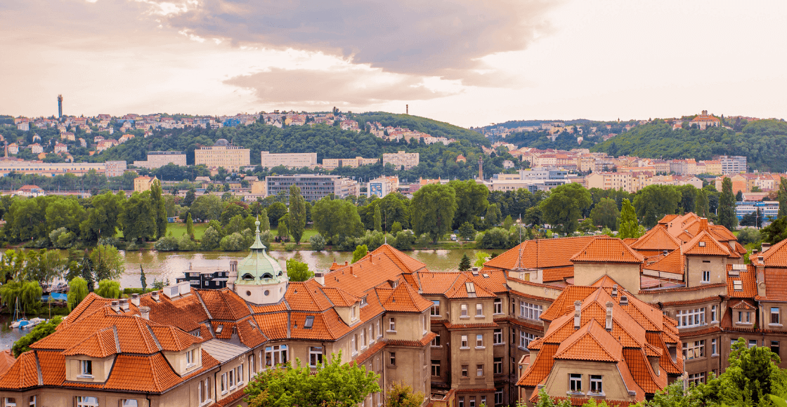 Не хотите терять год на языковых курсах? Наша команда поможет Вам поступить сразу в университет мечты в Чехии!