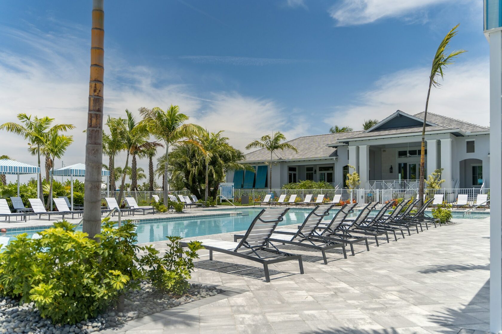 Elegant hotel and swimming pool
