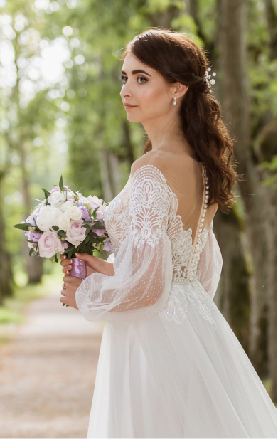 Bride in a white dress with a bouquet of flowers