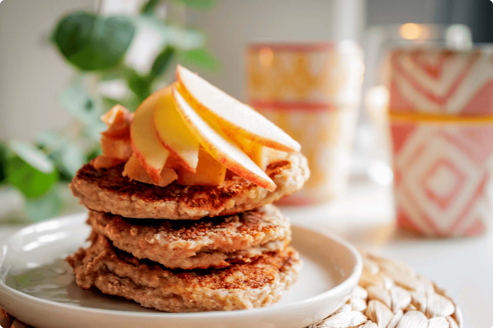 Oat pancakes with apples