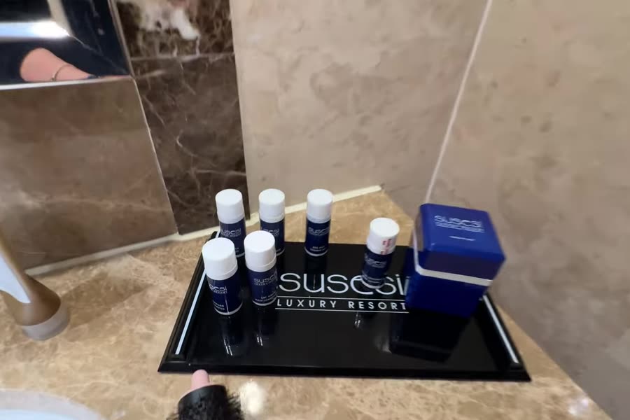 Косметика у ванній — Susesi Luxury Resort