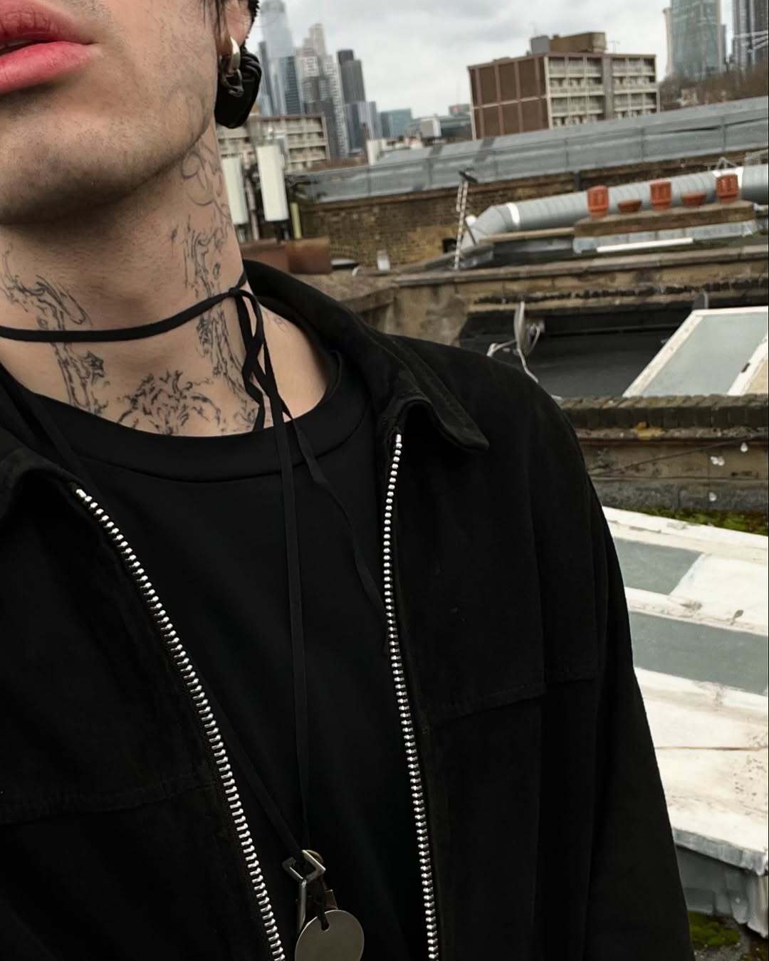 Portrait von Tattoo Artist Misha bei Brennnessel Tattoo Berlin