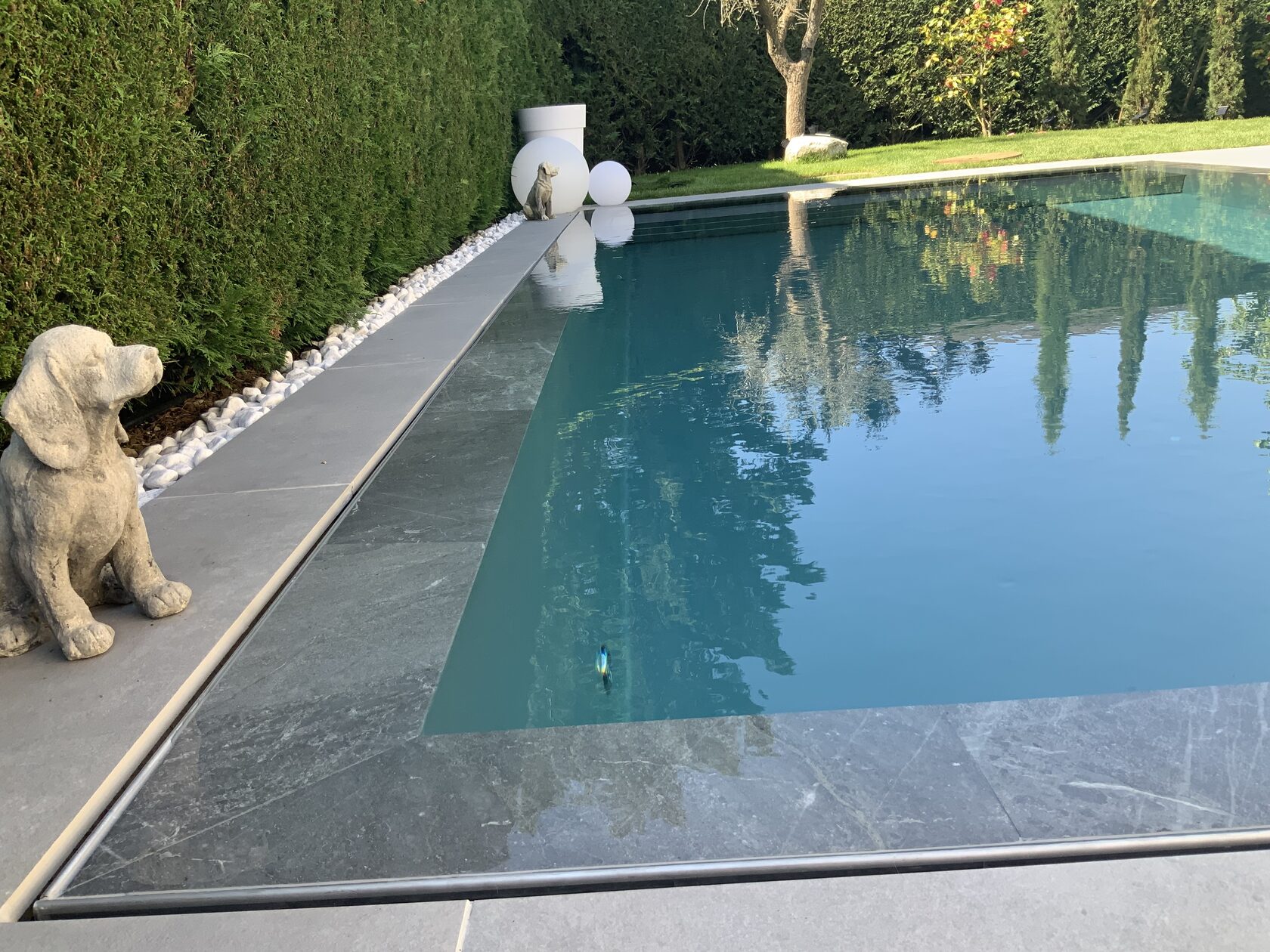 Piscine miroir urbain