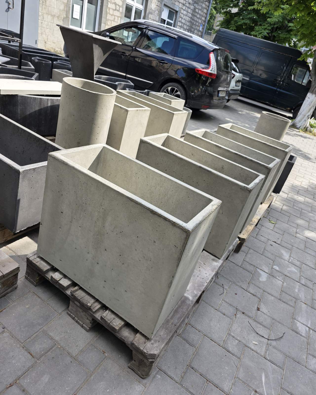 producator jardiniere din beton