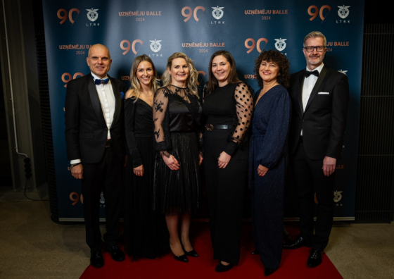 Sandra Dumpe's office team