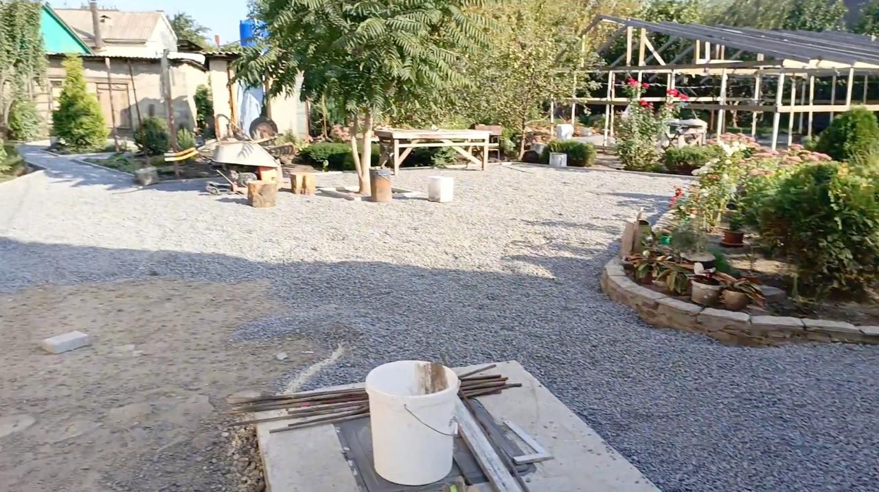 Подготовка на частен двор преди асфалтиране в Младост, София