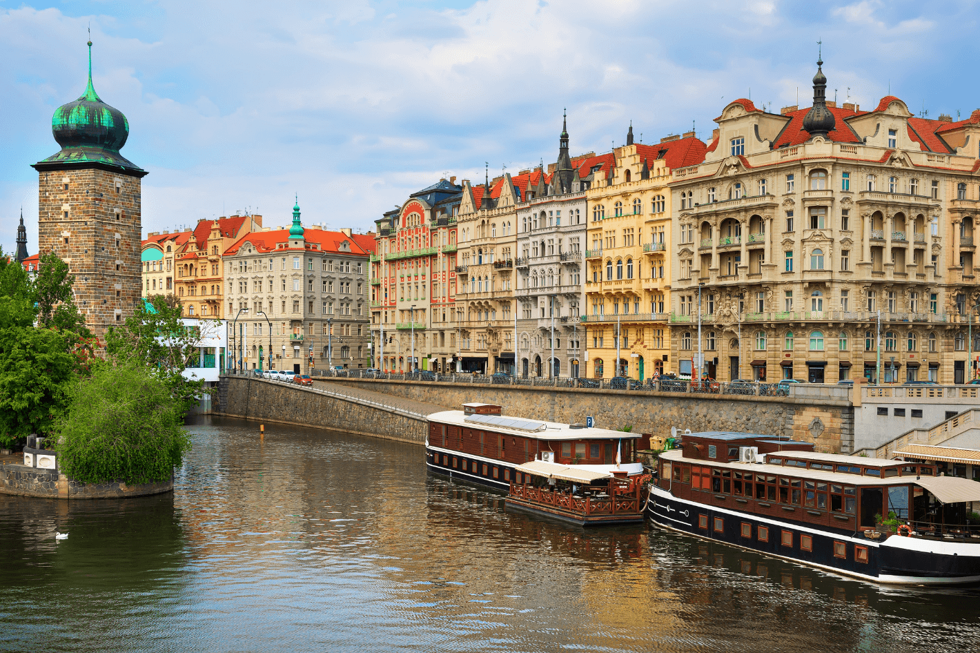 Мы расскажем Вам о самых лучших частных ВУЗах Чехии для изучения экономики. В какие университеты нужно целиться, чтобы за тобой гонялись топовые корпорации и ведущие консалтинговые агентства?