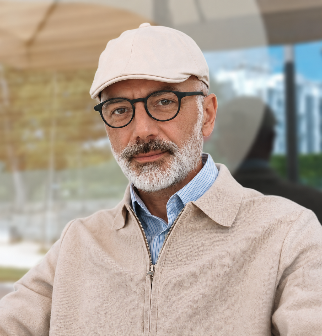 Психотерапевт — спокойный портрет в тёплом свете