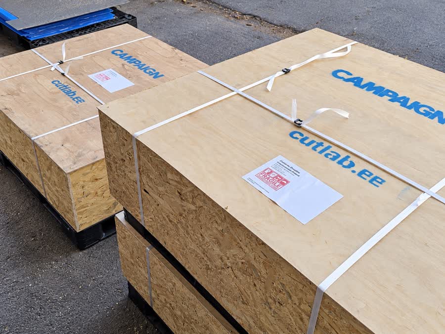 Transport crates and packaging