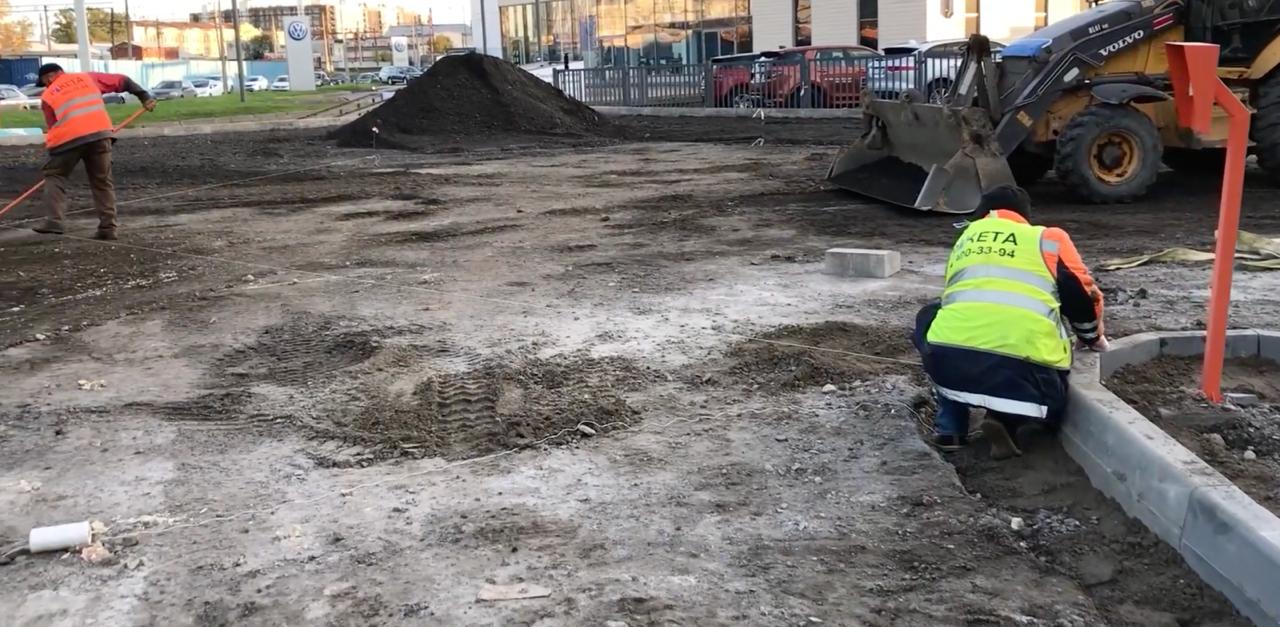Отводняване, шахти и детайли преди асфалтиране на паркинг