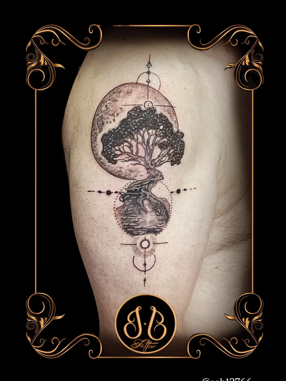Tatouage arbre de vie et lune sur le bras, réalisé par Sébastien chez Ino-Ink en Essonne