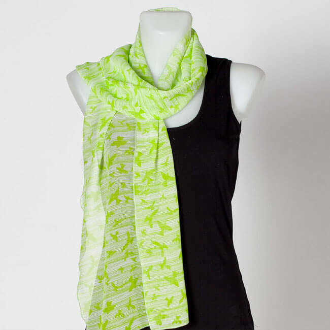 Нежен шал в зелено - част от подаръчна кутия.