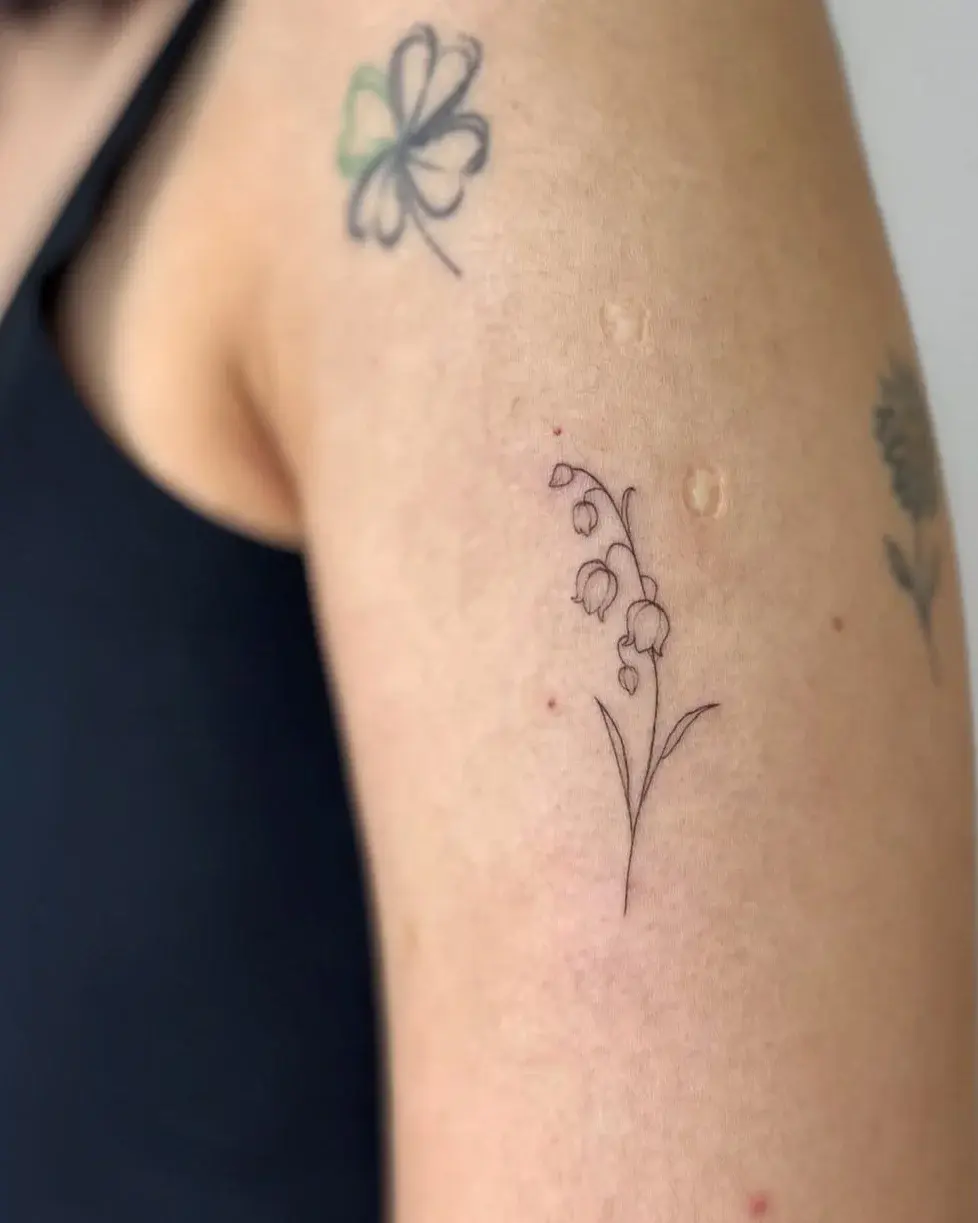 Fine Line Tattoo - Brennnessel Tattoo Berlin