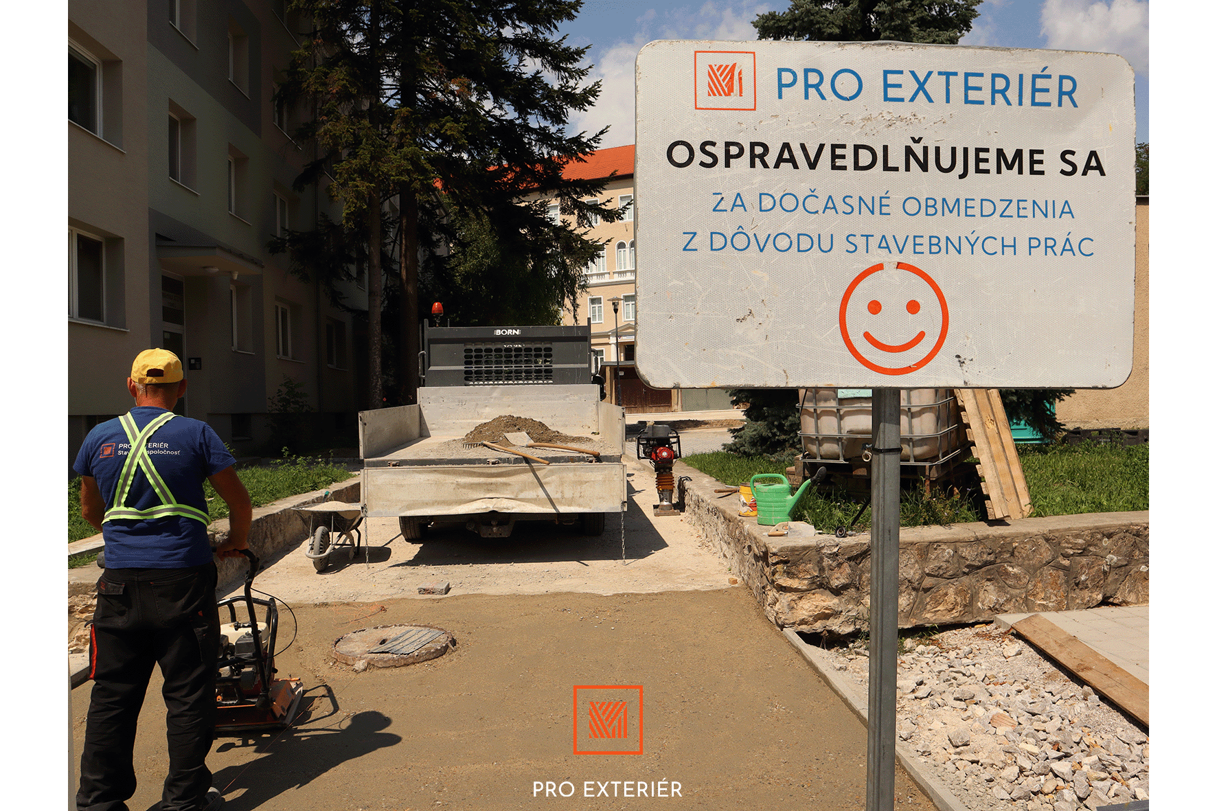 Zhutňovanie podložia vo vnútrobloku Dukelská