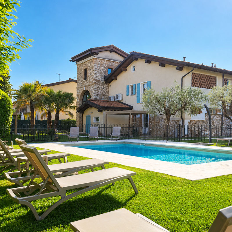 La piscina della villa