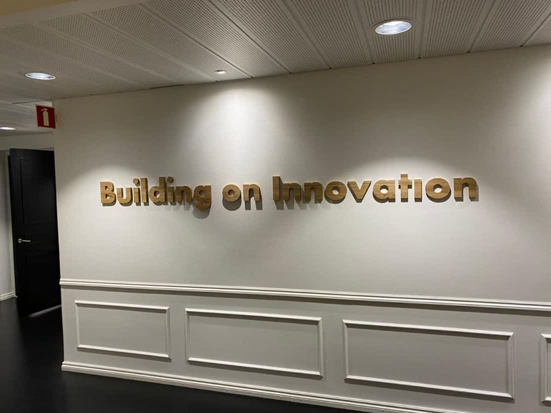 Three-dimensional wall lettering
