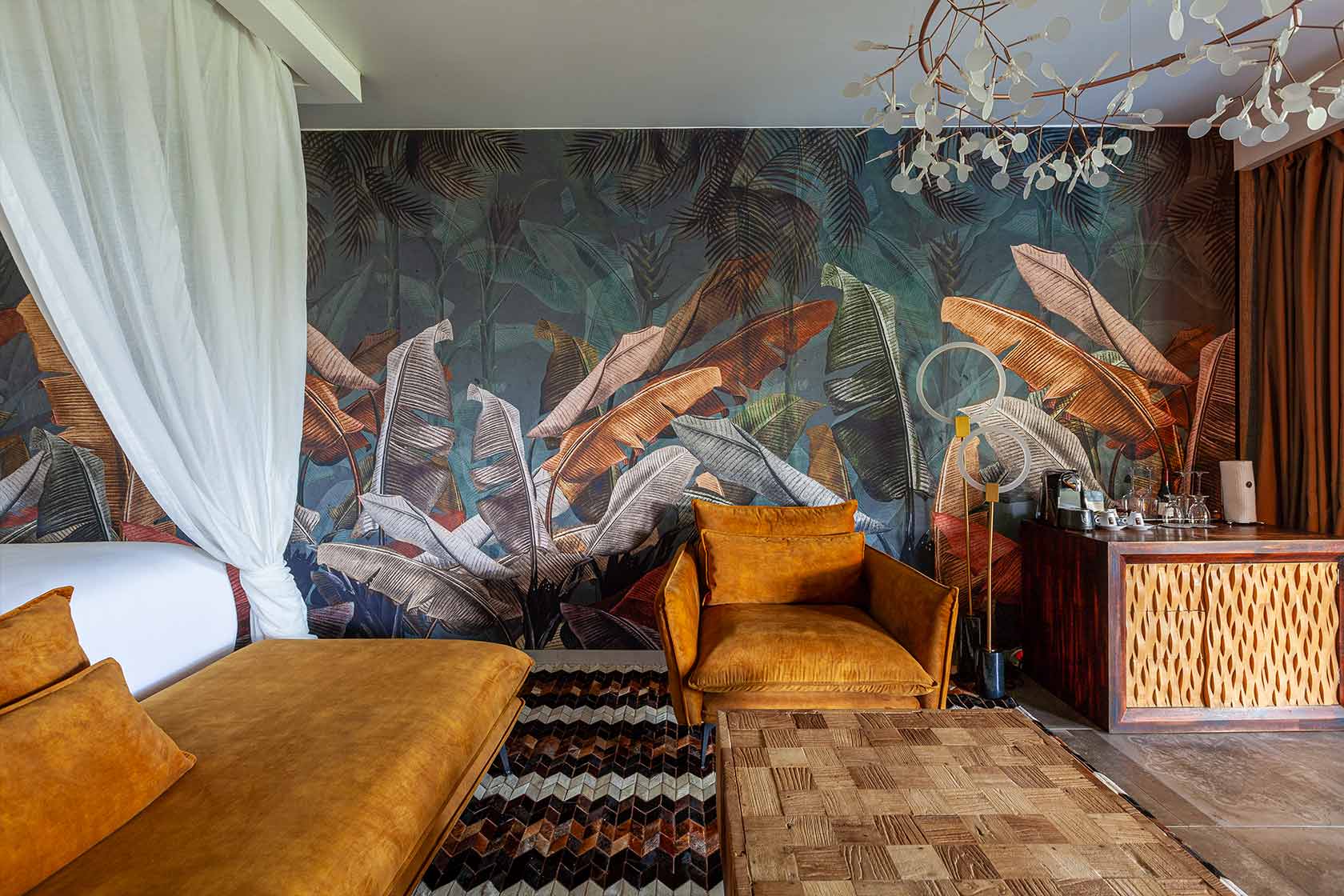 Tropical Suite, canopy bed and mural, Hotel Makanda, Manuel Antonio