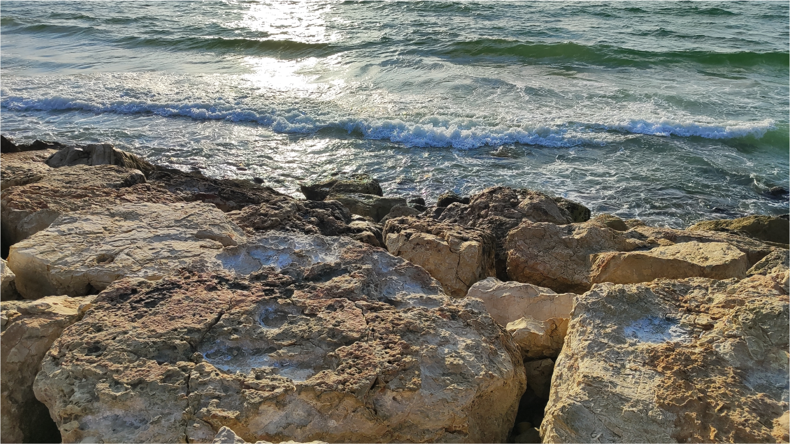 Felsige Küste am Mittelmeer